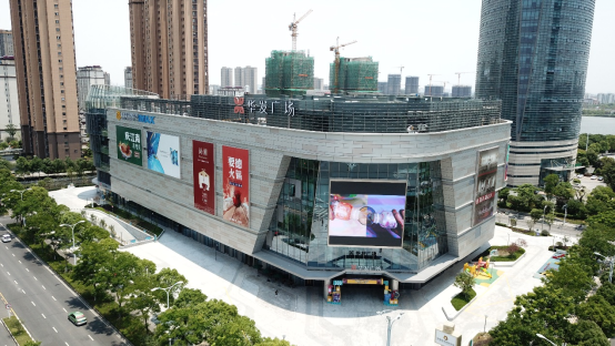 图:2021年五月,太仓华发广场开业多元发展,一核两翼格局蔚然成型